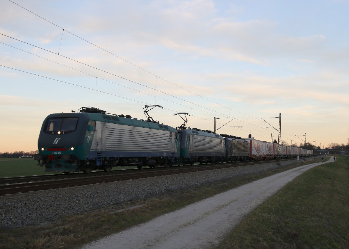 412 013, 412 xxx und 189 xxx mit dem  Mars-Zug  am 23. Dezember 2014 bei bersee.