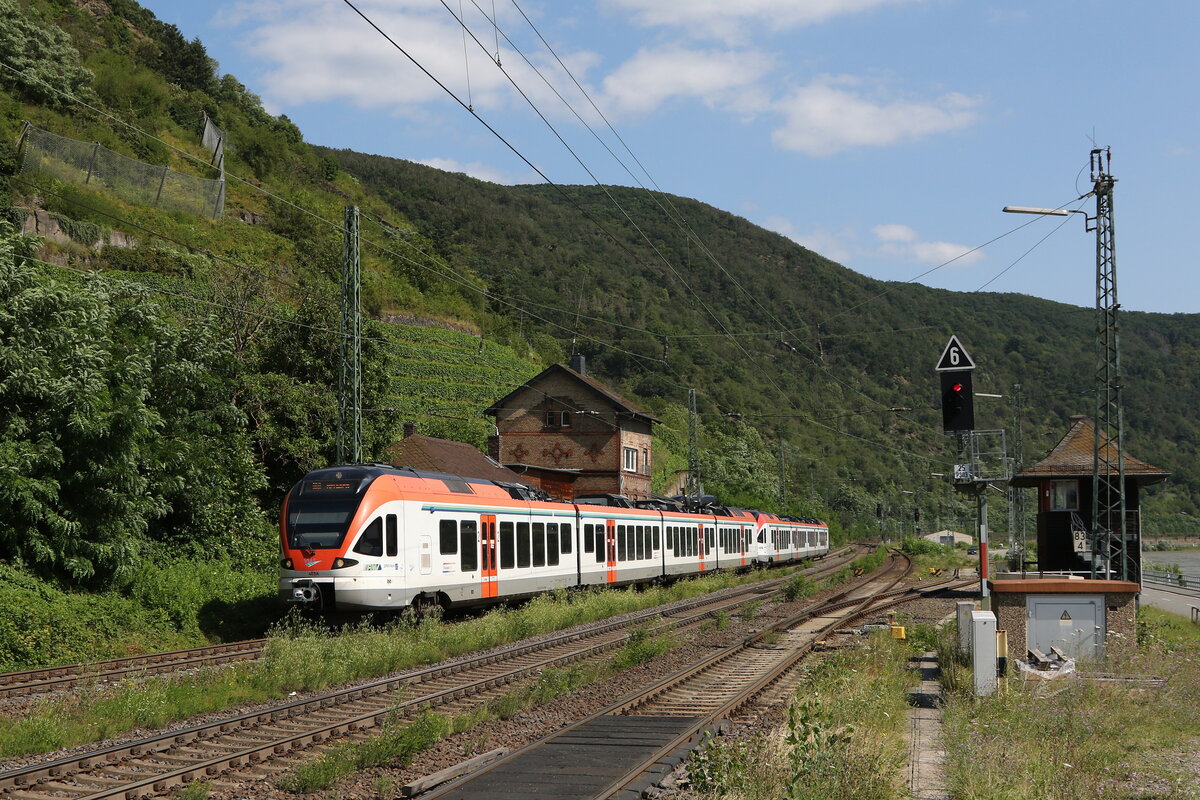 428 xxx bei der Einfahrt in Kaub am 21. Juli 2021.