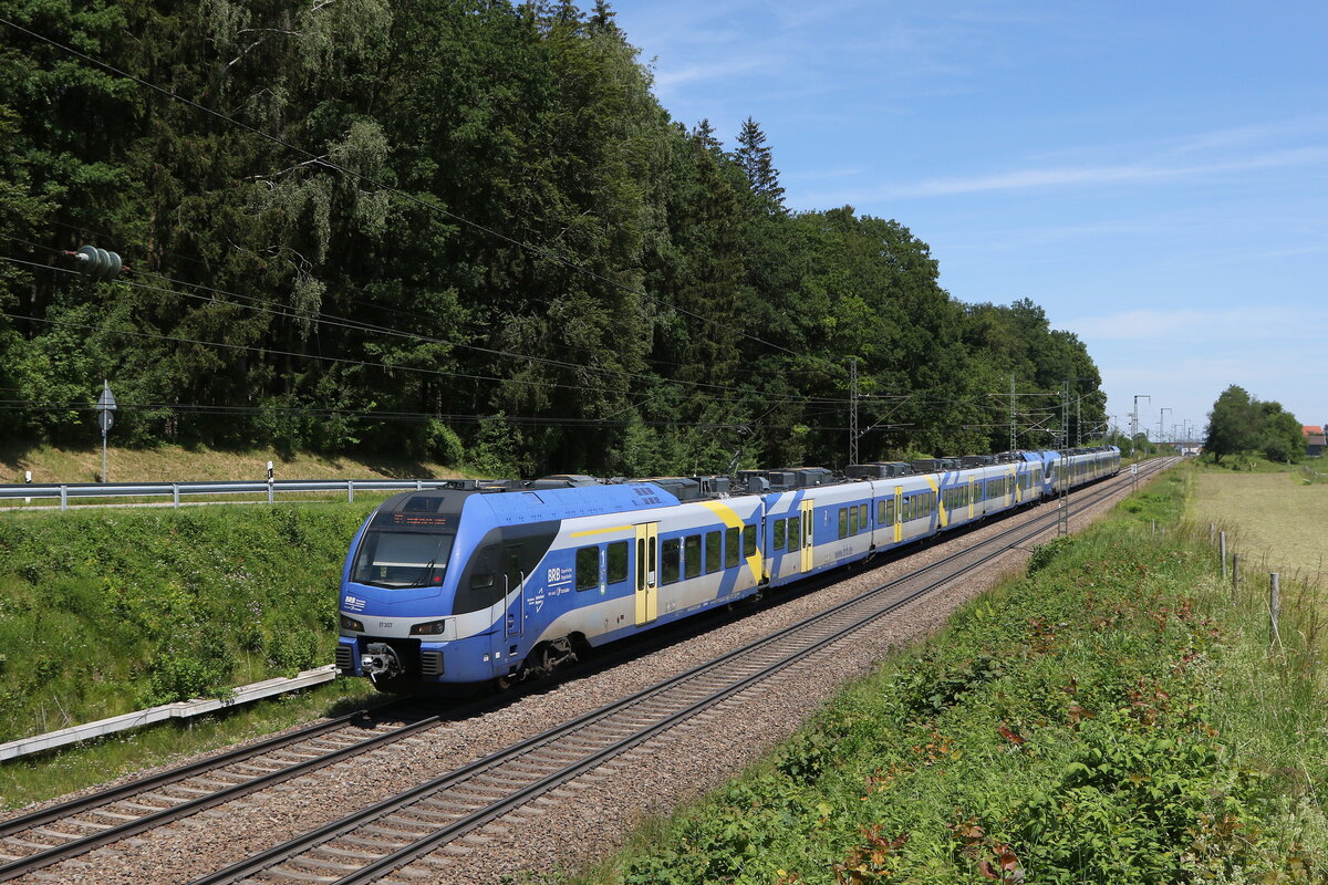 430 007 und 430 011 waren am 18. Juni 2024 bei Hufschlag in Richtung Rosenheim unterwegs.