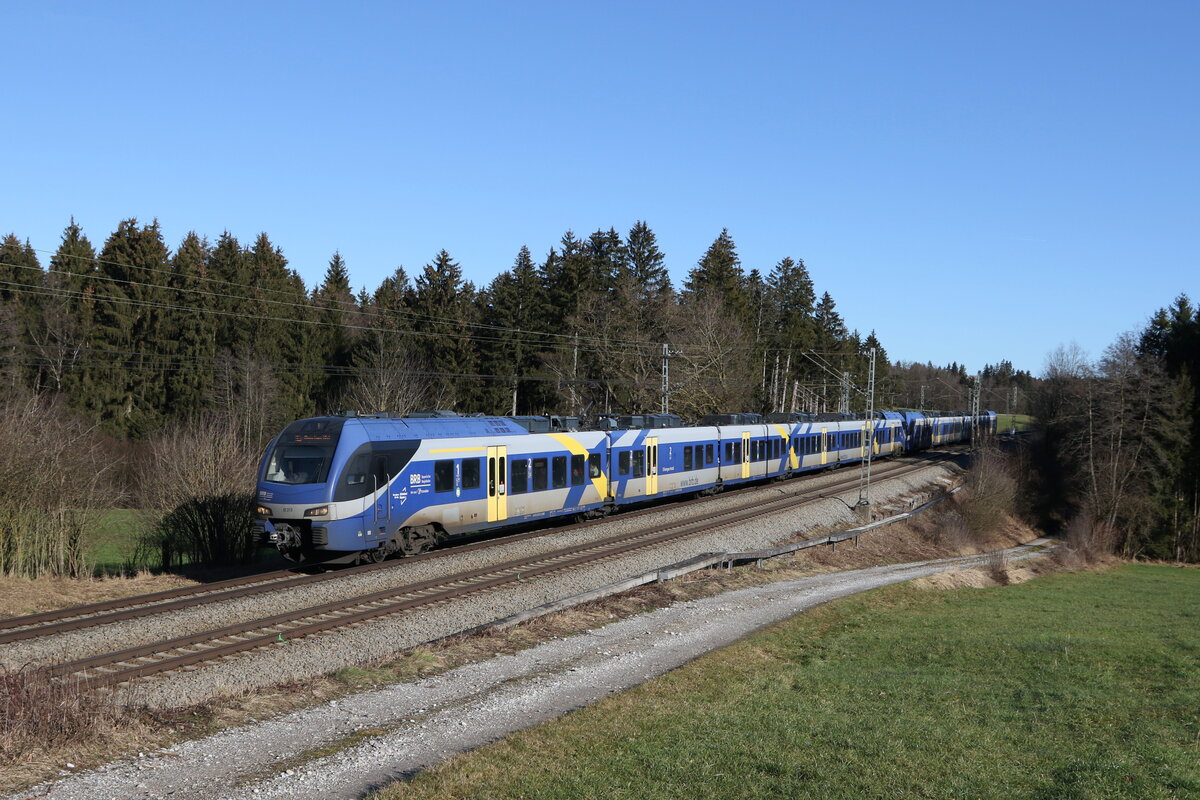 430 013 & 430 002 waren am 16. Januar 2023 bei Sossau in Richtung Mnchen unterwegs.