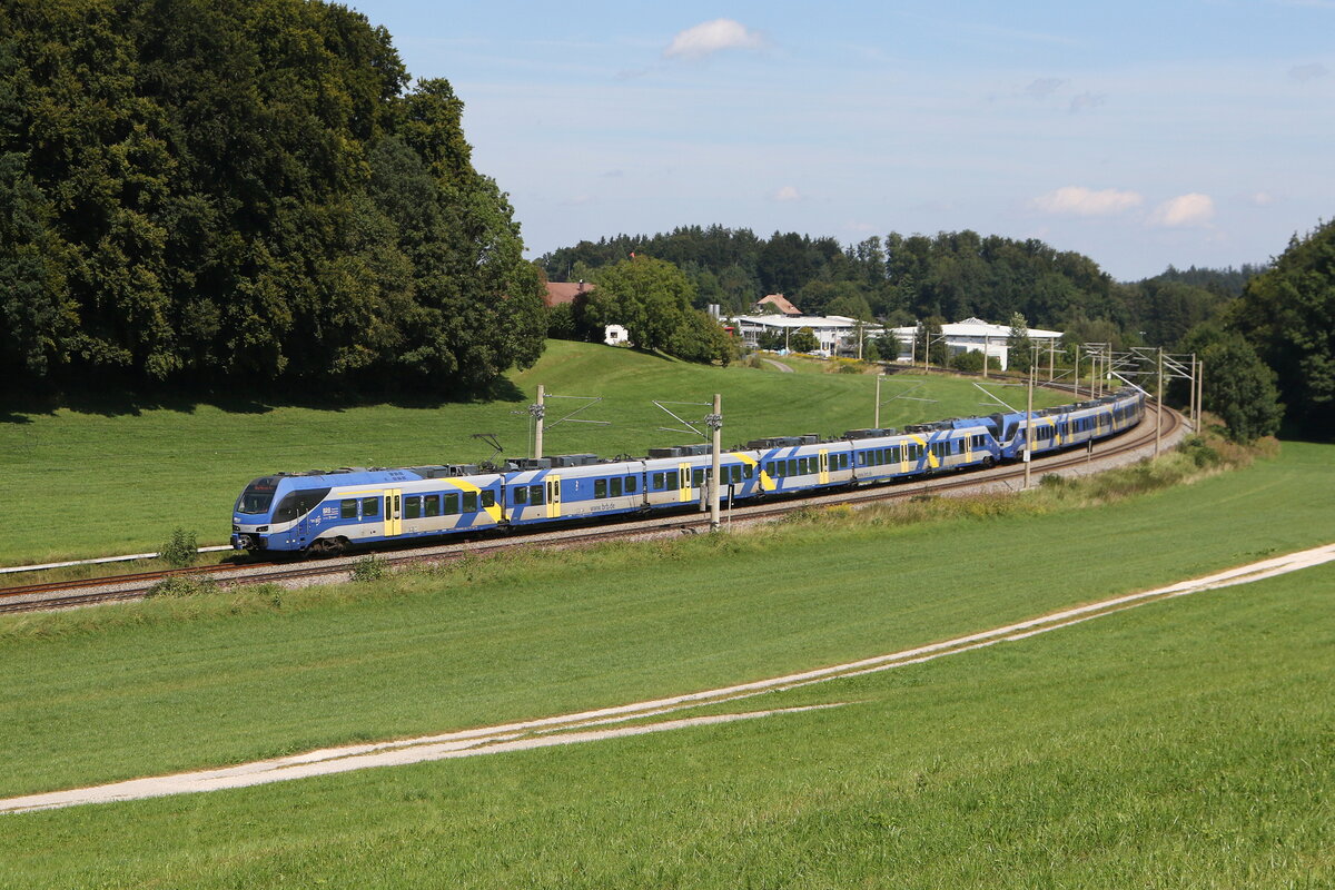 430 015 und 430 028 waren am 26. August 2025 bei Axdorf auf dem Weg nach Mnchen.