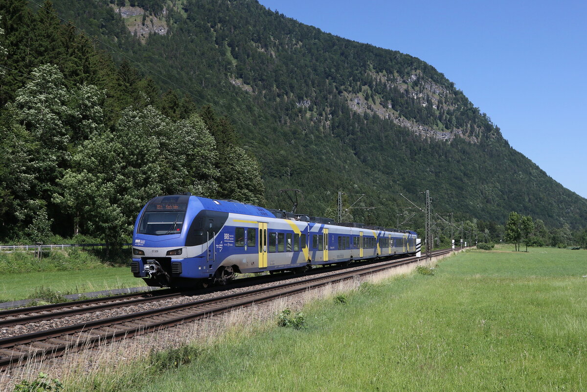 430 329 aus Rosenheim kommend am 29. Juni 202 bei Niederaudorf.