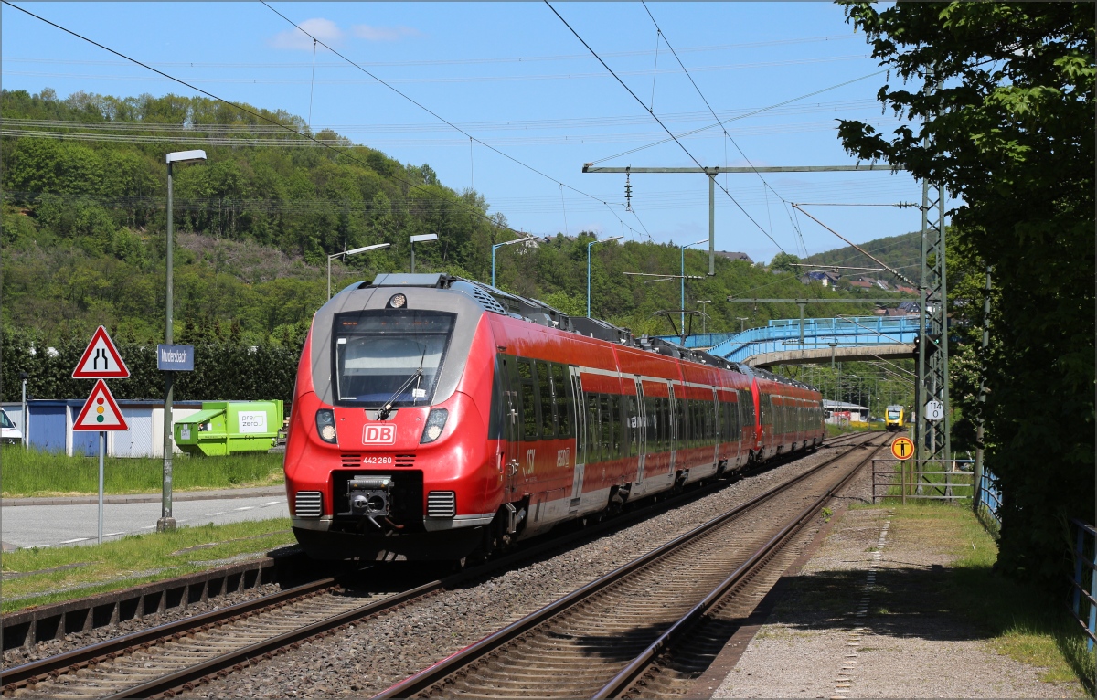 442 260 und weiterer Hamster als RE9 nach Aachen am 18.05.2023 in Mudersbach