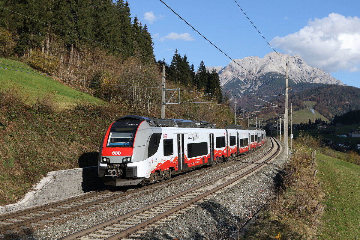 4748 026 aus Hochfilzen kommend am 29. Oktober 2024 bei Pfaffenschwend.