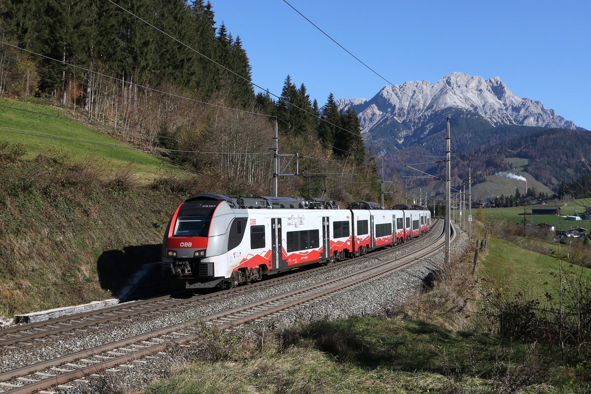 4748 0333 aus Hochfilzen kommend am 4. November 2024 bei Pfaffenschwend.