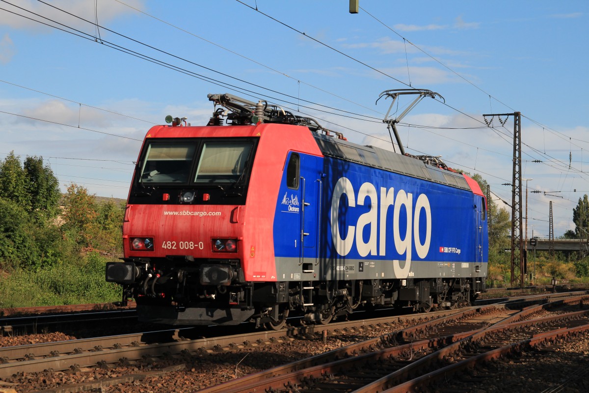 482 008-0 bei einer Rangierfahrt am 29. August 2014 bei Regensburg.