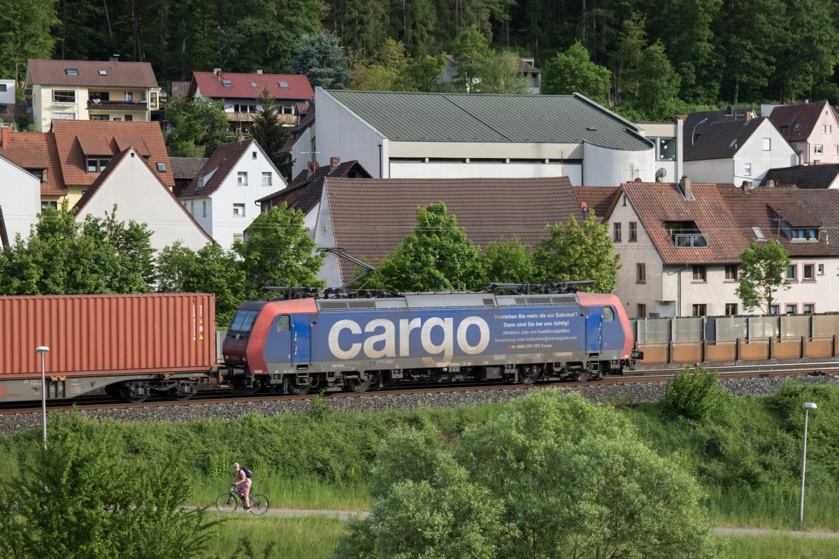 482 010-5 am 15. Mai 2015 bei Wernfeld am Main.