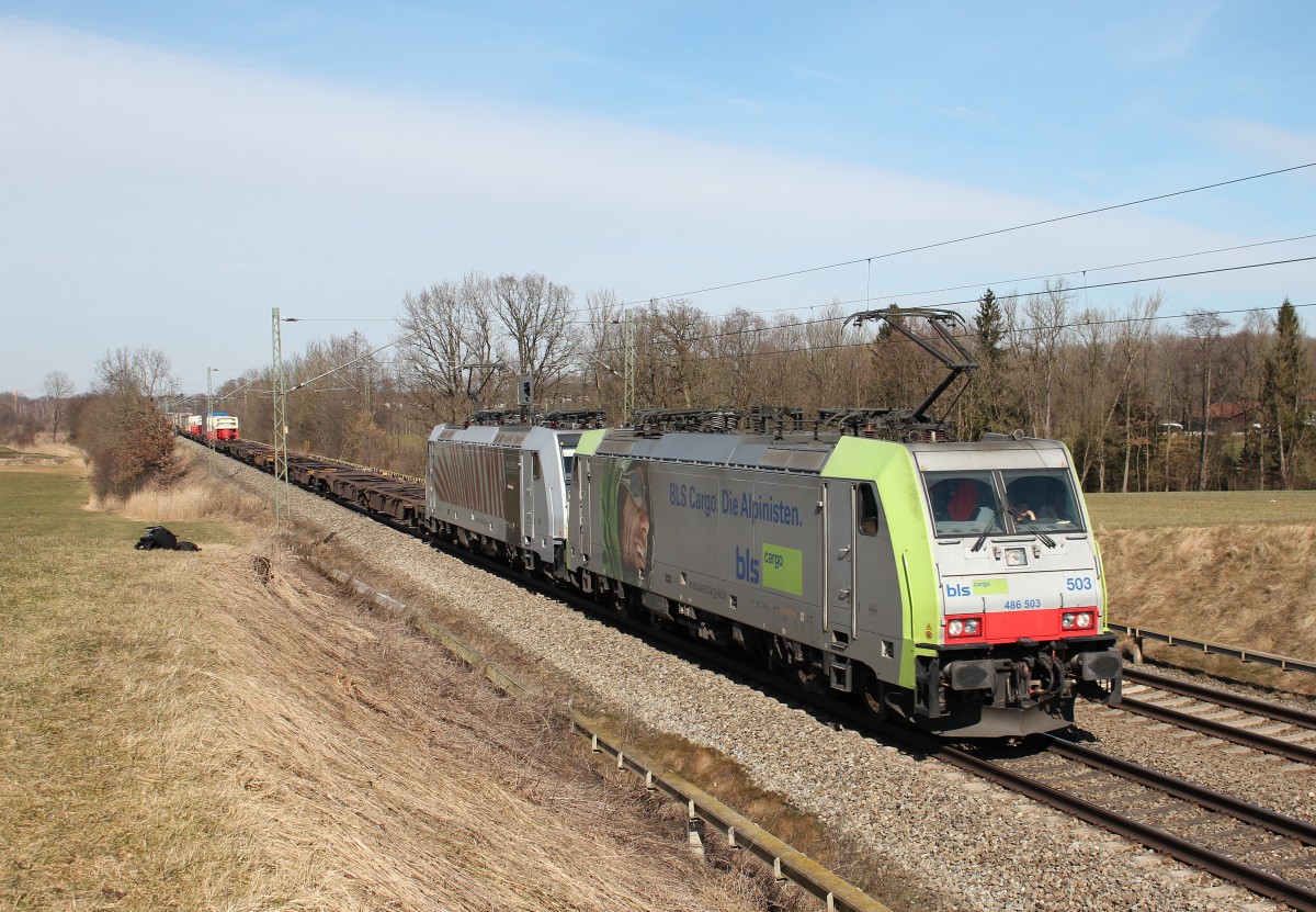 486 503 mit einem Containerzug auf dem Weg in Richtung Brenner. Aufgenommen am 7. Mrz 205 bei Hilperting.