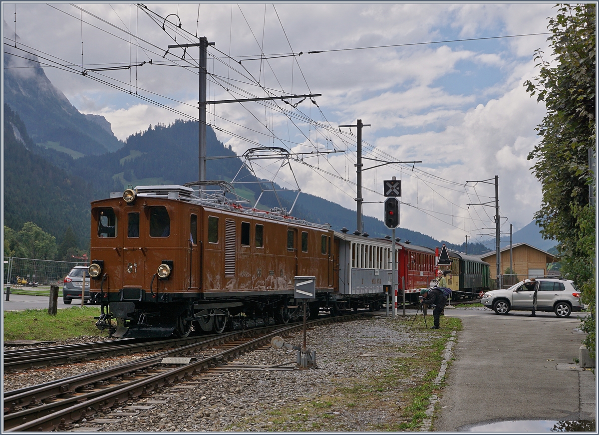 50 Jahre Blonay Chamby - Bündnertag im Saaneland: Die Blonay-Chamby Bahn BB G 4/4 81 erreicht von Rougemont kommend Saanen.
14. Sept. 2018