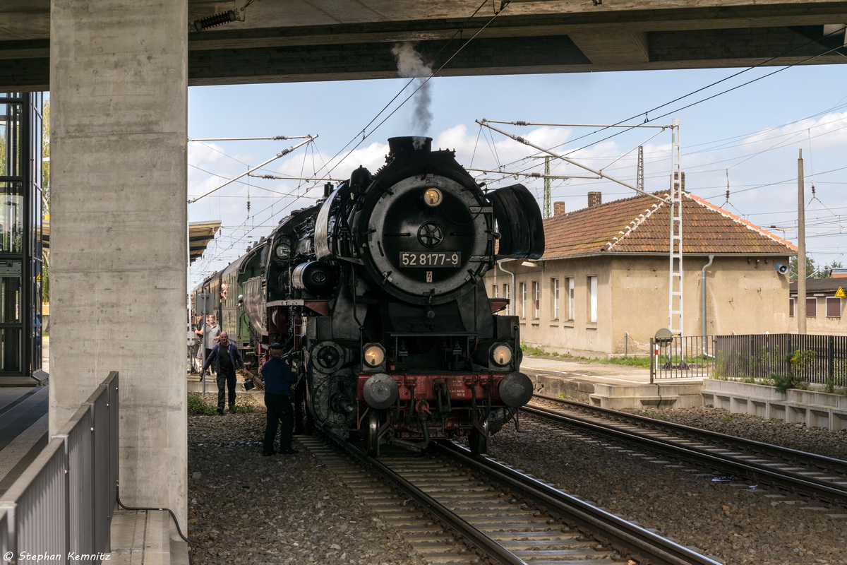 52 8177-9 Dampflokfreunde Berlin e.V. mit dem Dampfsonderzug von Berlin nach Wurzen mit einem Halt in Falkenberg(Elster). 29.08.2015