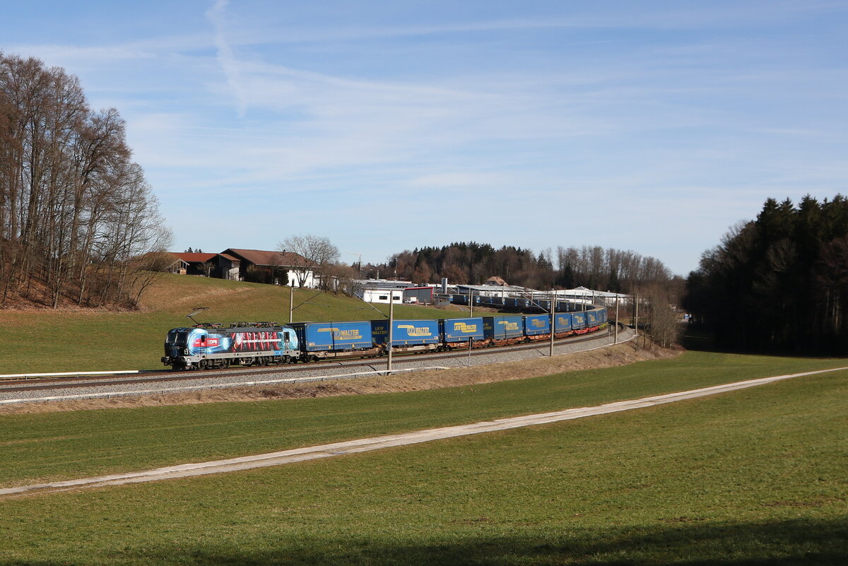6193 189 von  DPB  mit einem  WALTER-KLV  aus Salzburg kommend am 26. Februar 2026 bei Axdorf im Chiemgau.