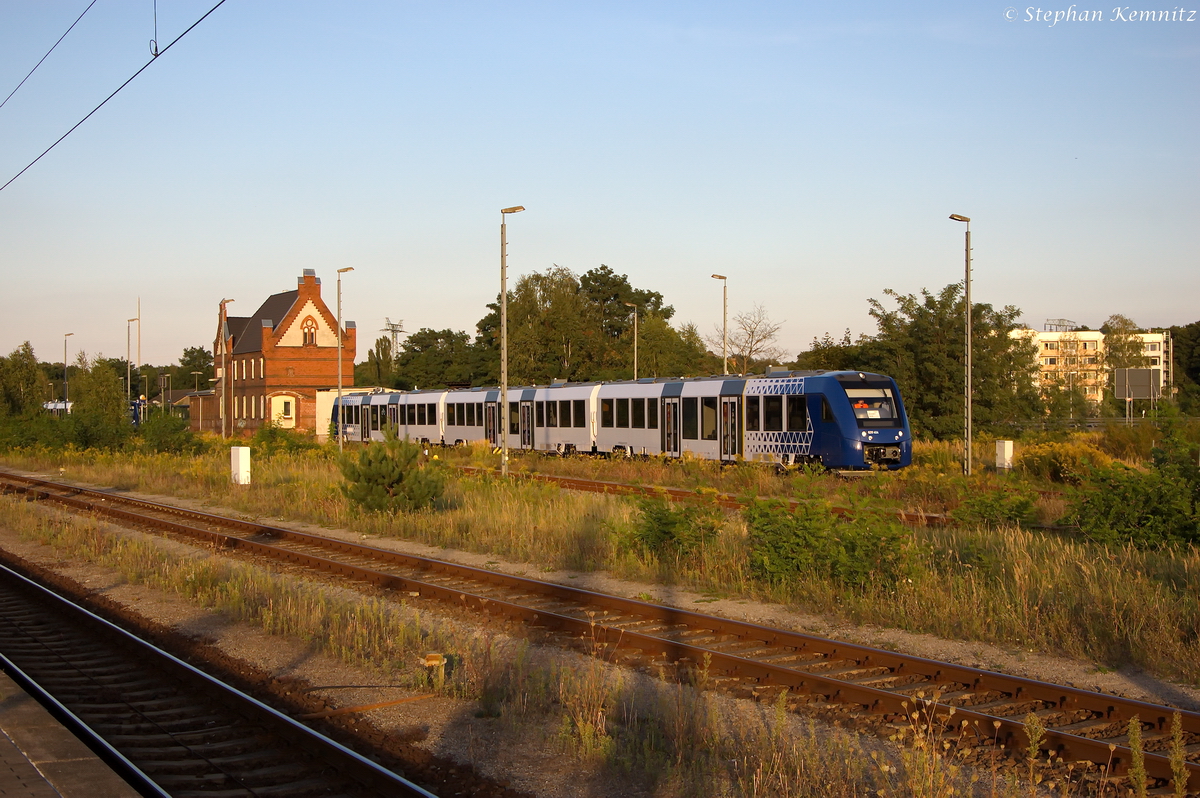 620 404-3 vlexx GmbH als RB51  ODEG  (RB 68877) von Rathenow nach Brandenburg Hbf, bei der Ausfahrt aus Rathenow. 28.08.2014