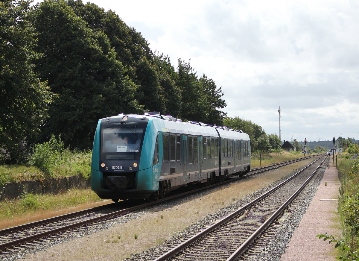 622 166 auf dem Weg nach Heide. Aufgenommen am 29. August 2016 in Meldorf.