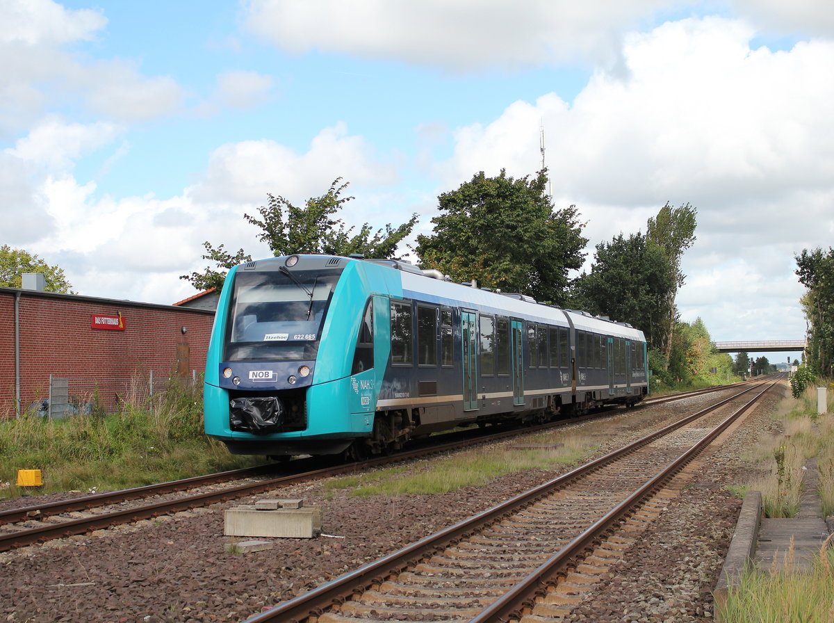 622 665 bei der Einfahrt in den Bahnhof von Meldorf am 29. August 2016.