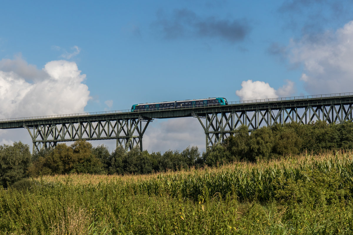 622 xxx der  NOB  auf der Hochbrcke bei Hochdonn am 30. August 2016.