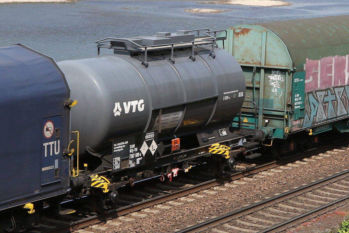 7367 609 (Zcs) von  VTG  am 3. Mai 2022 bei Assmannshausen.