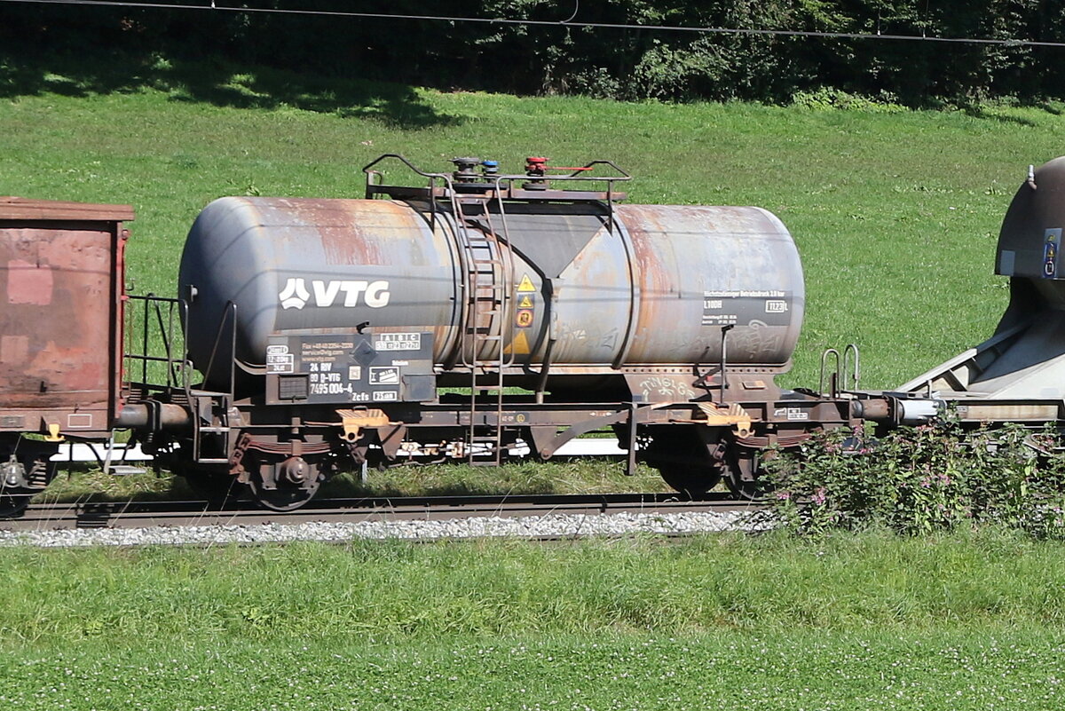 7495 004 (Zcfs) von  VTG  am 6. September 2023 bei Axdorf.