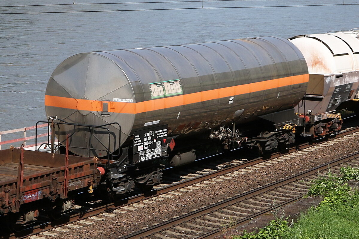 7809 405 (Zacens) von  On Rail  am 21. Juli 2021 bei Assmannshausen.