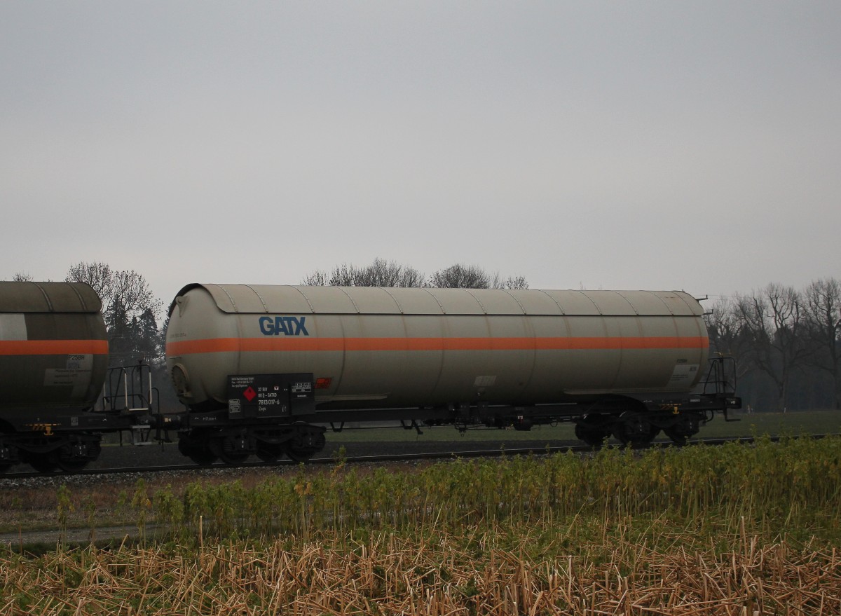 7813 017-6 (Zags) von  GATX  am 30. Dezember 2015 bei Heiligenstadt.