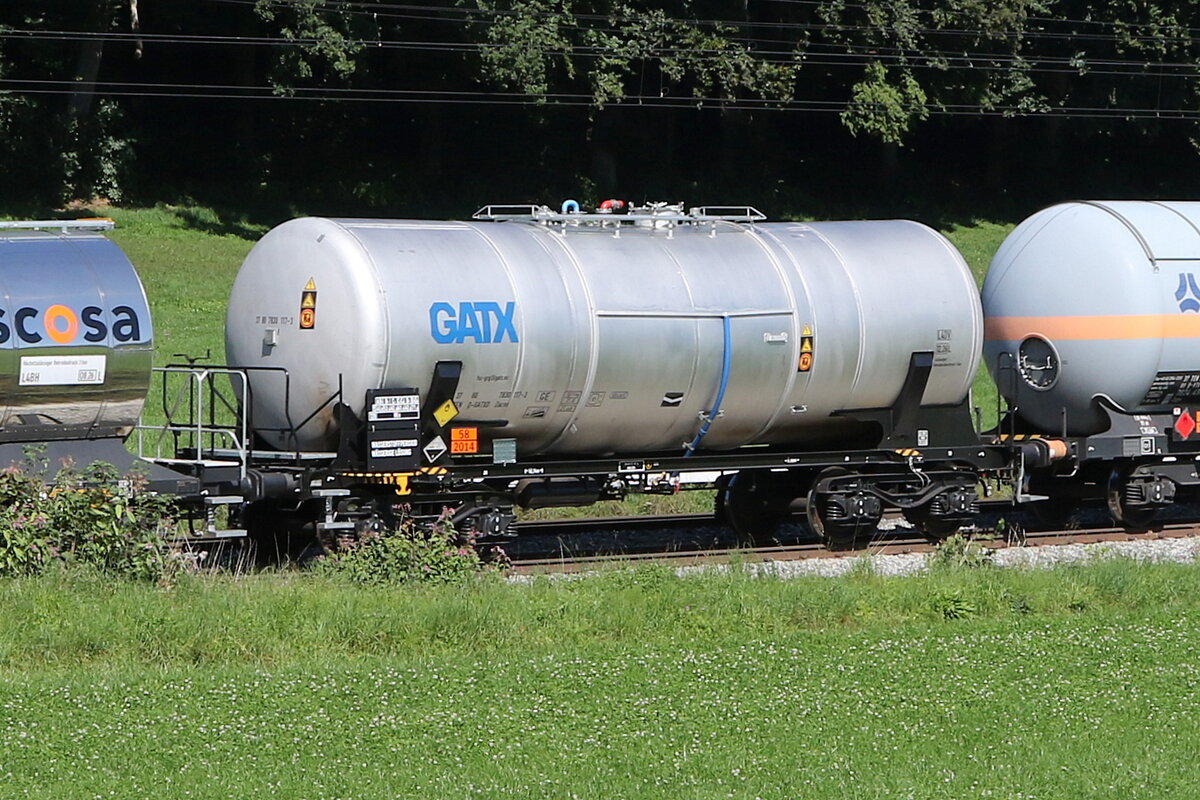 7813 117 (Zacns) von  GATX  am 6. September 2023 bei Axdorf.