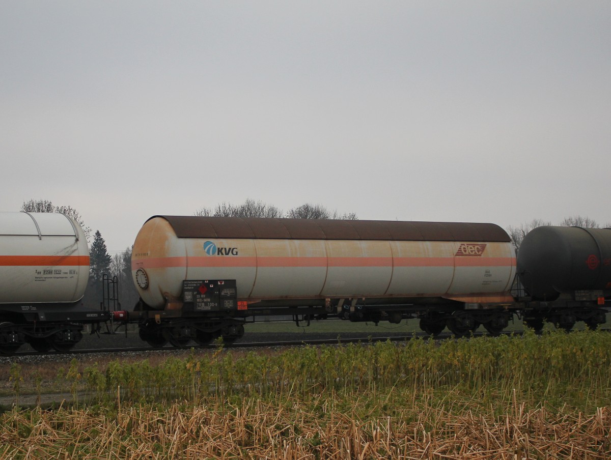 7818 100-9 (Zags) von  KVG  am 30. Dezember 2015 bei Heiligenstadt.