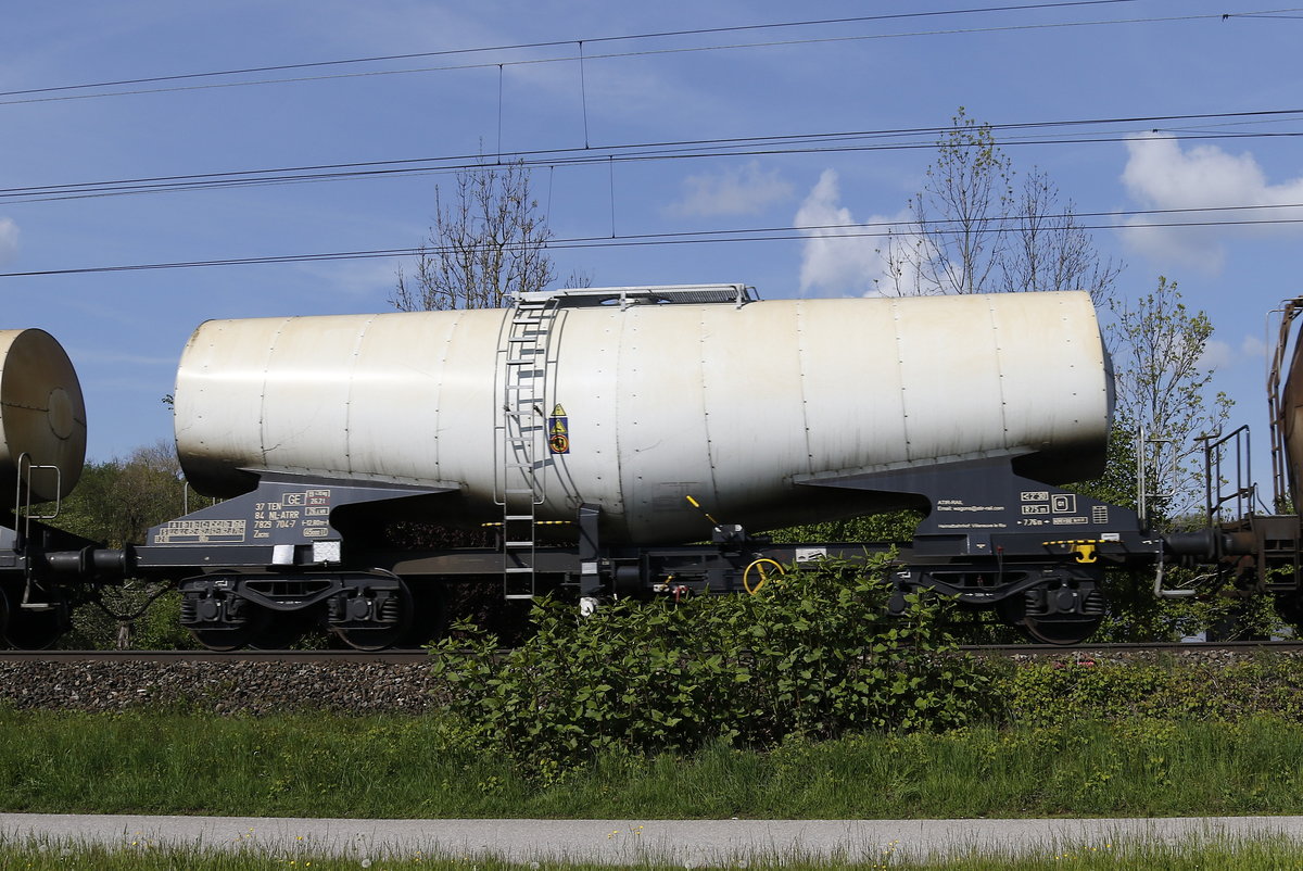 7829 704 (Zacns) von  Atir-Rail  am 7. Mai 2019 bei Prien.