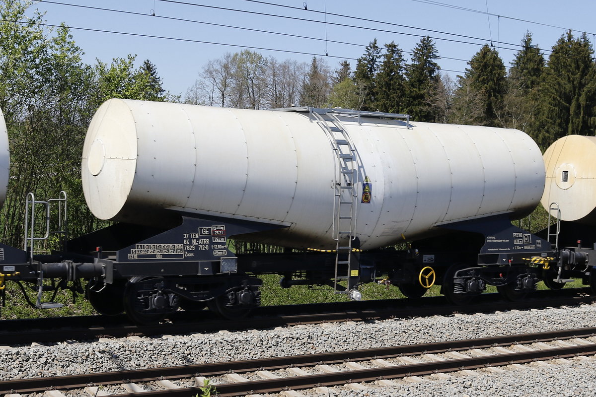 7829 712 (Zacns) von  Atir-Rail  am 21. April 2019 bei Grabensttt.