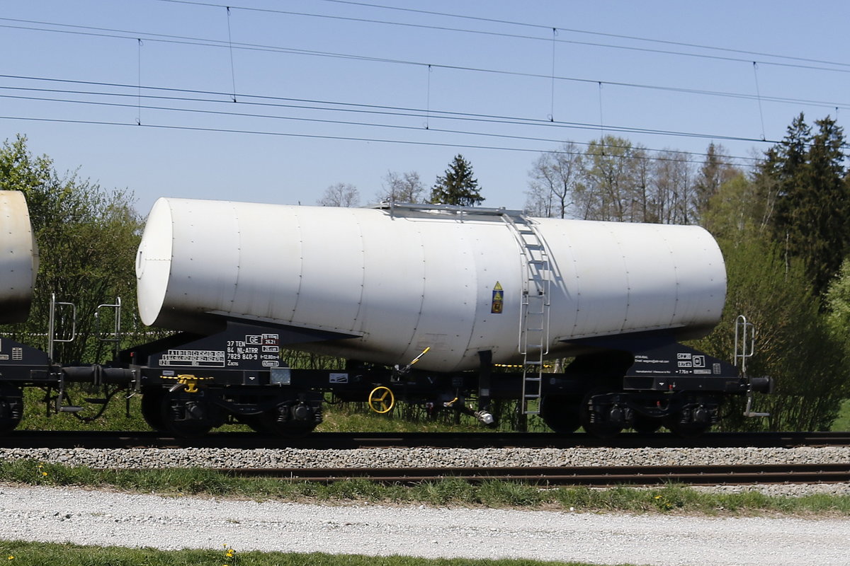 7829 840 (Zacns) von  Atir-Rail  am 21. April 2019 bei Grabensttt.