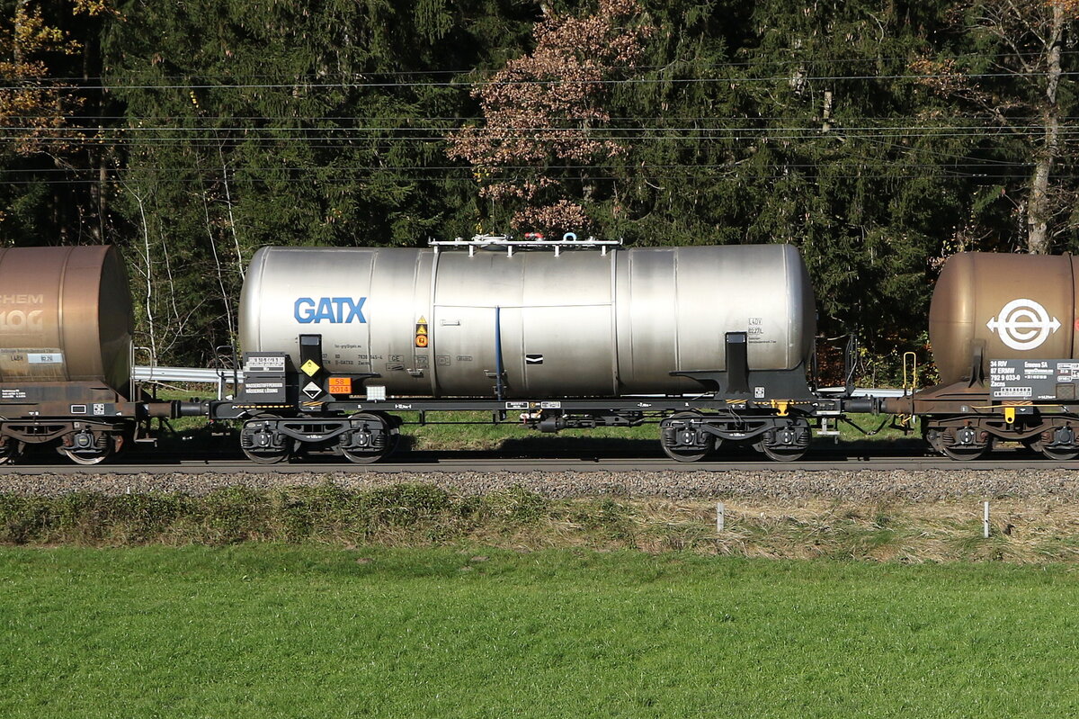 7830 145 (Zacns) von  GATX  am 16. November 2024 bei Hufschlag.