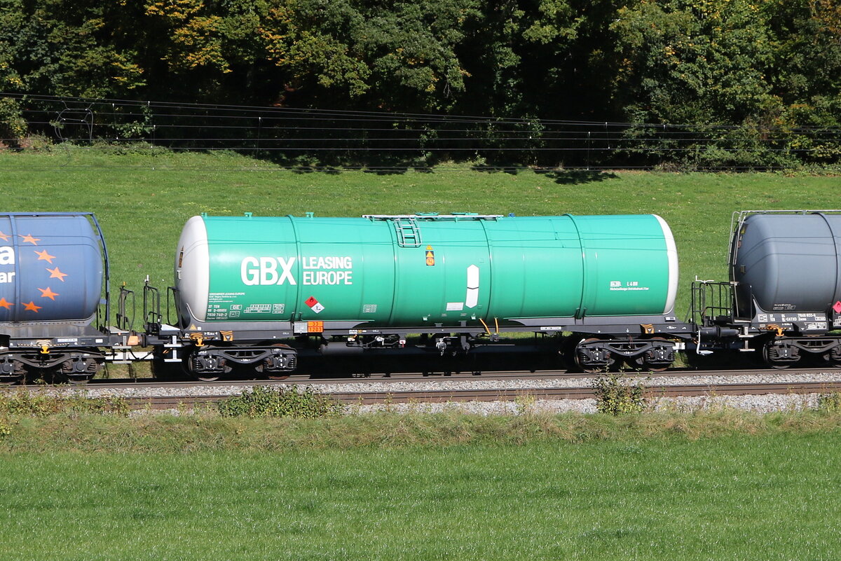 7830 740 (Zacns) von  GBX  am 9. Oktober 2024 bei Axdorf.