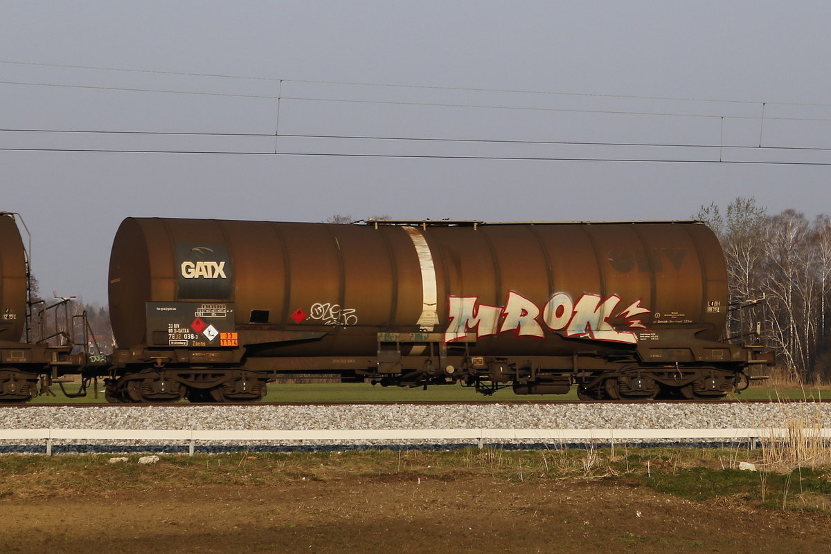 7832 038 (Zaens) von  GATX  am 1. April 2019 bei Bernau am Chiemsee.