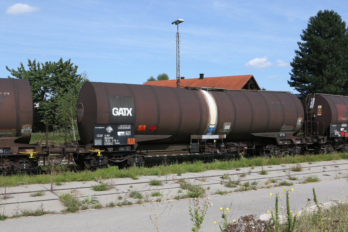 7832 134 (Zacns) von  GATX  am 25. August 2025 bei Pirach.