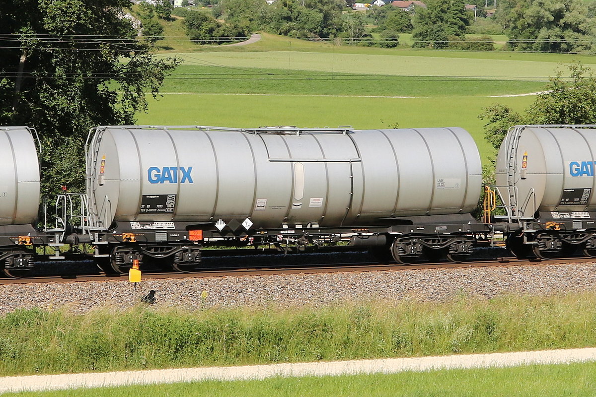 7833 163 (Zacens) von  GATX  am 24. Juni 2020 bei Dollnstein im Altmhltal.