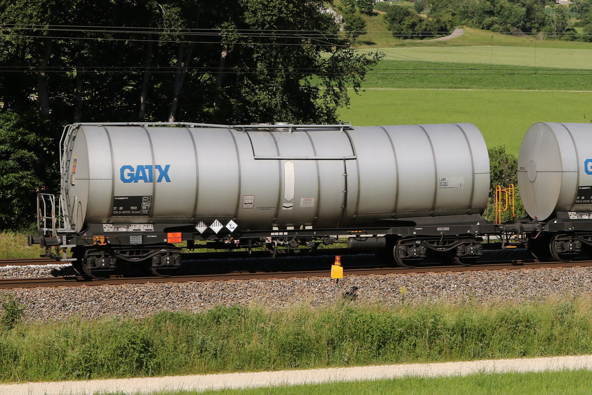 7833 201 (Zacens) von  GATX  am 24. Juni 2020 bei Dollnstein/Altmhltal.