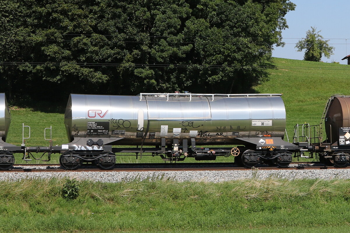 7833 377 (Zacens) von  ON RAIL  am 22. August 2023 bei Axdorf.