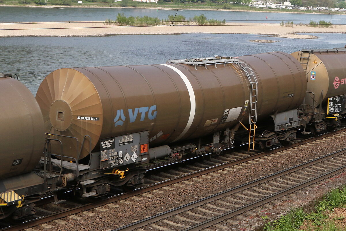 7834 446 (Zacens) von  VTG  am 3. Mai 2022 bei Assmannshausen am Rhein.