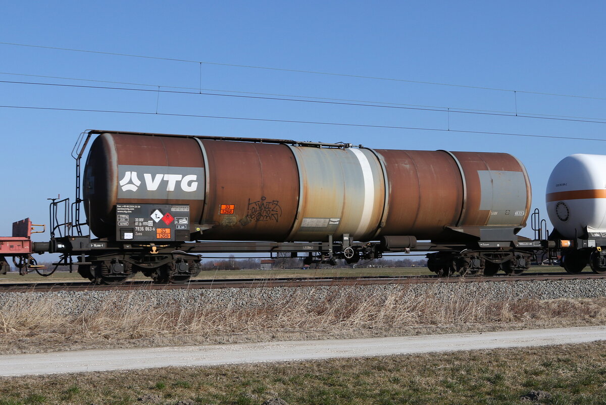 7836 063 (Zans) von  VTG  am 228. Februar 20222 bei bersee am Chiemsee.