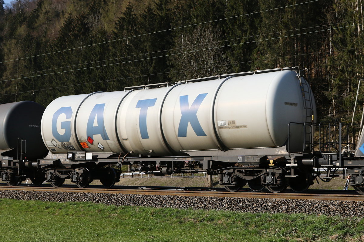 7836 277 (Zans) von  GATX  am 21. April 2021 bei Niederaudorf.