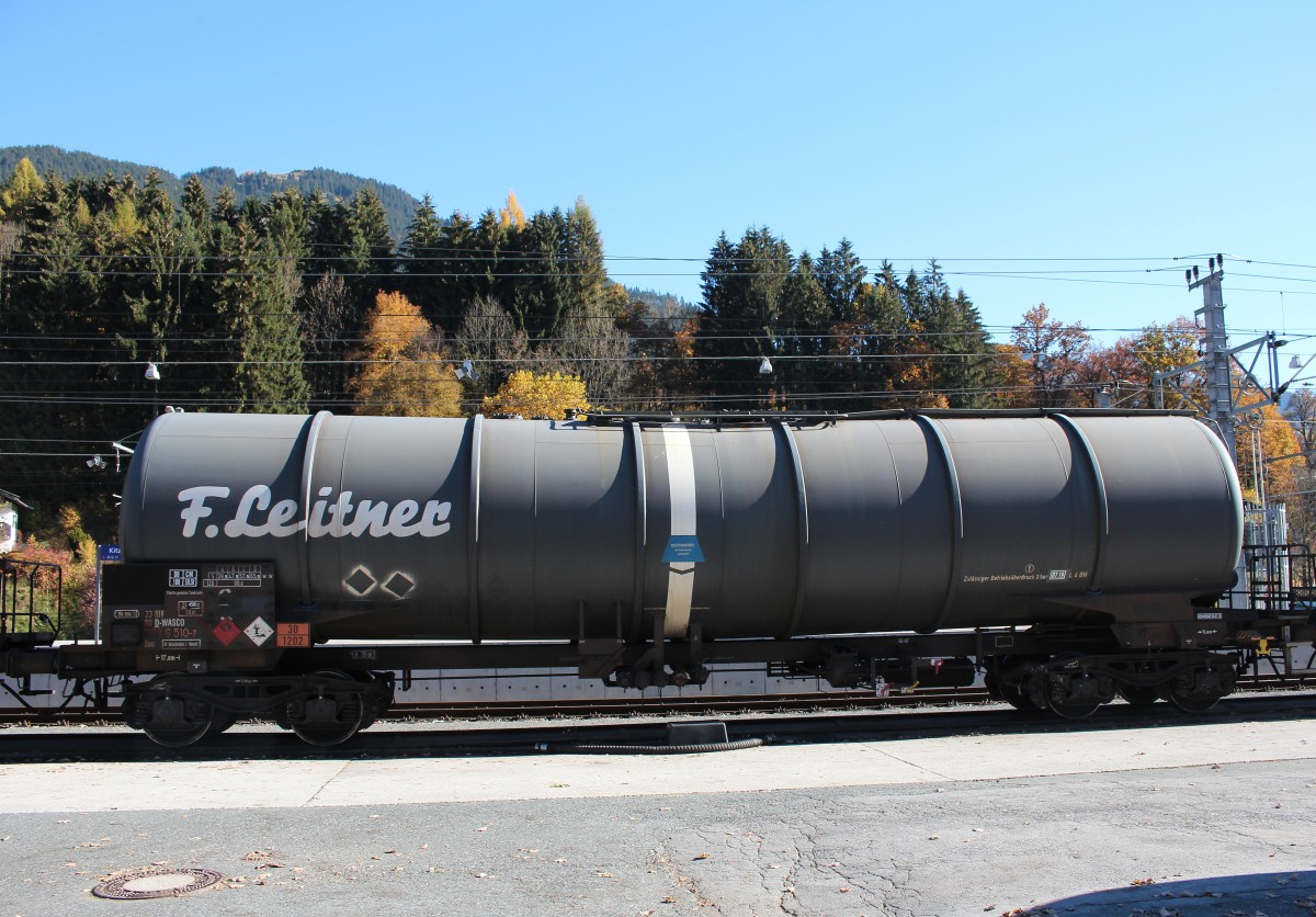 7836 510-7 (Zans)  F. Leitner  war am 1. November 2015 im Bahnhof von Kitzbhel/Tirol abgestellt.