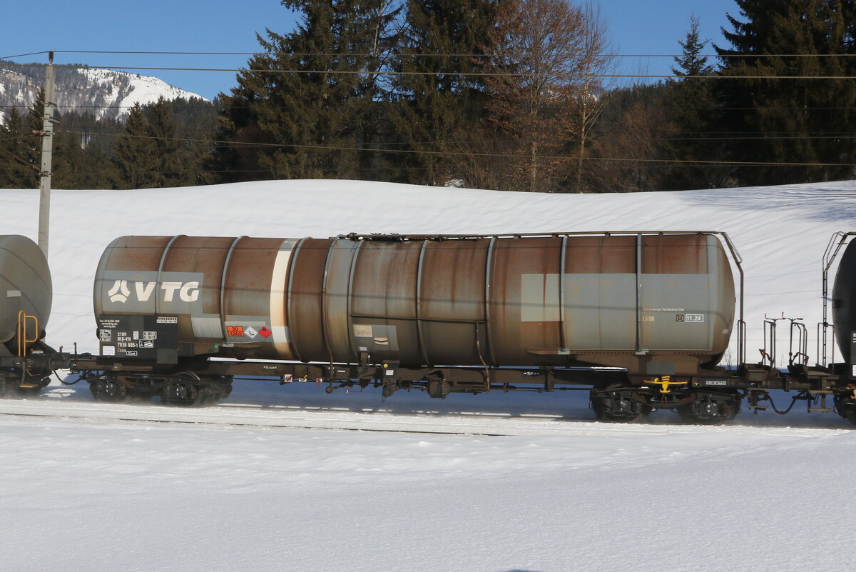 7836 605 (Zacns) von  VTG  am 12. Februar 2022 bei Fieberbrunn.