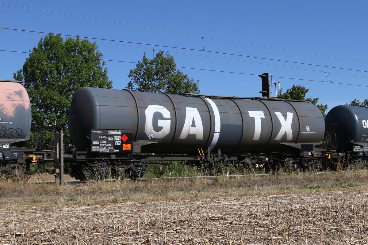 7837 315 (Zans) von  GATX  am 6. August 2022 bei Thngersheim.