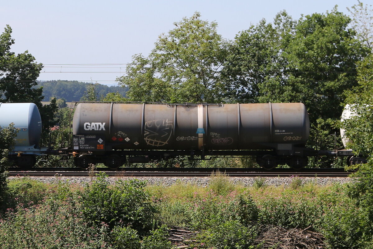 7837 434 (Zans) von  GATX  am 19. August 2025 bei Vachendorf.
