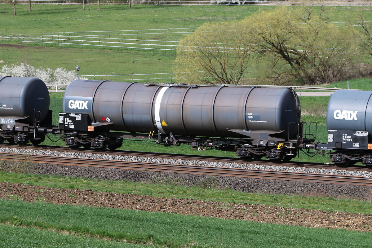 7837 603 (Zans) von  GATX  am 5. April 2024 bei Breitenfurt.