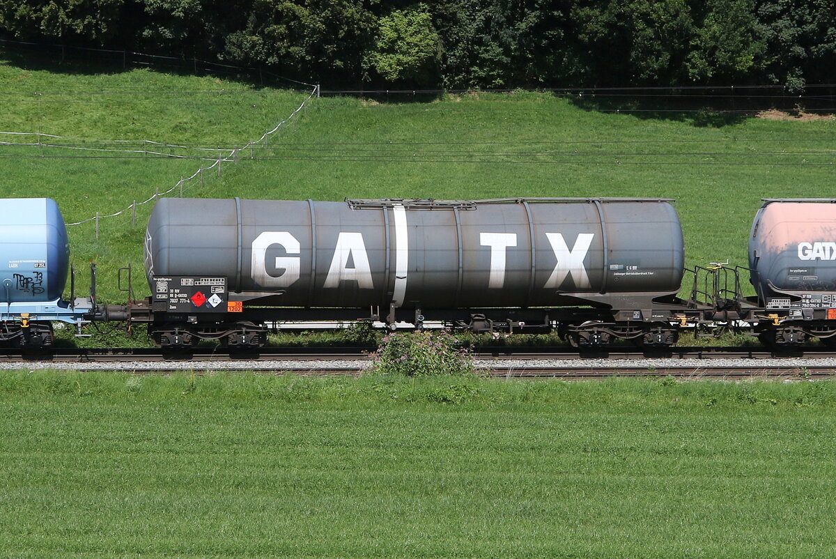 7837 771 (Zans) von  GATX  am 22. August 2023 bei Axdorf.