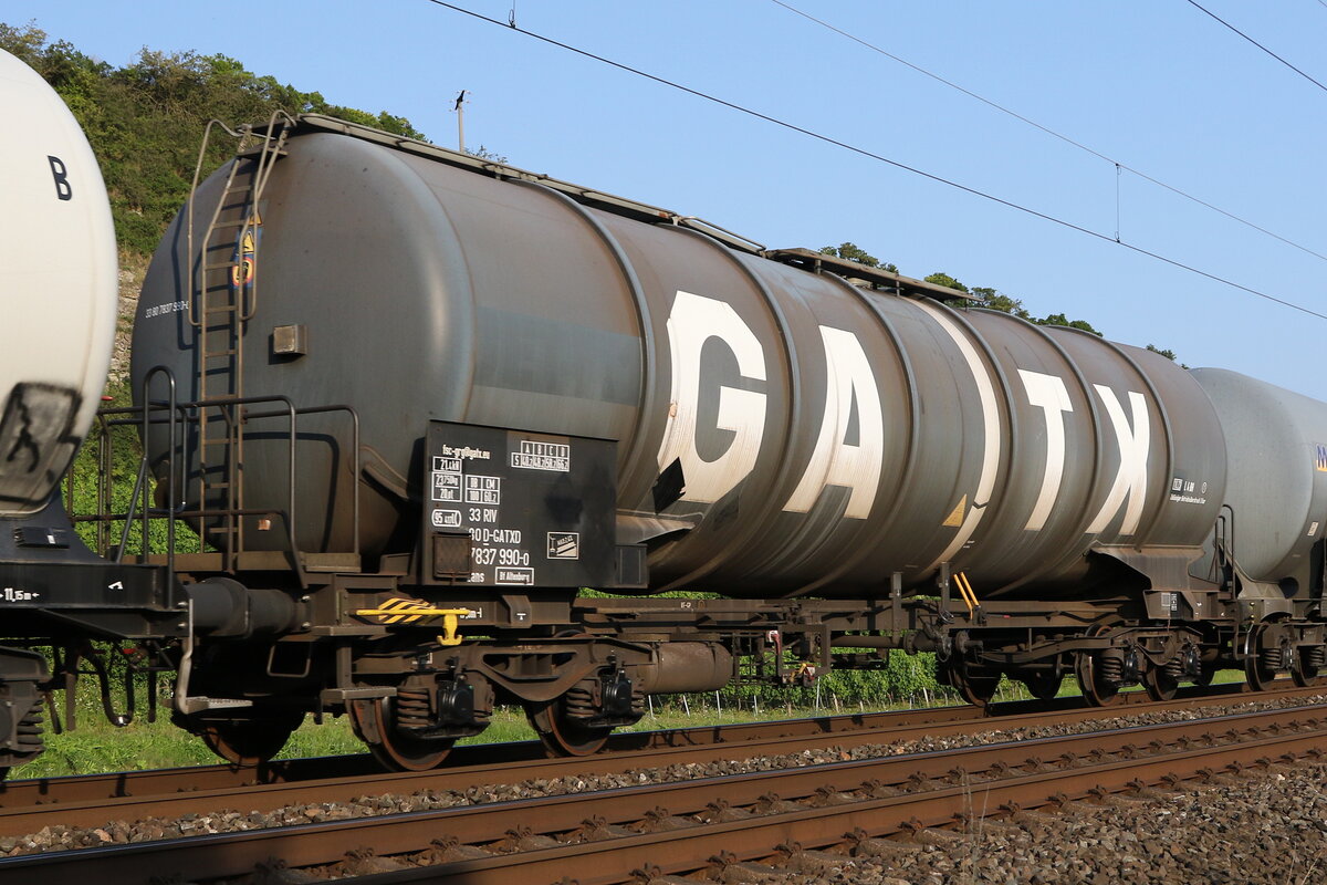 7837 990 (Zans) von  GATX  am 23. Juli 2021 bei Himmelstadt.