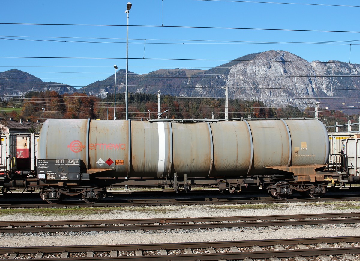 7838 296-7 (Zacns)  Ermewa  am 1. November 2015 in Wrgl/Tirol.