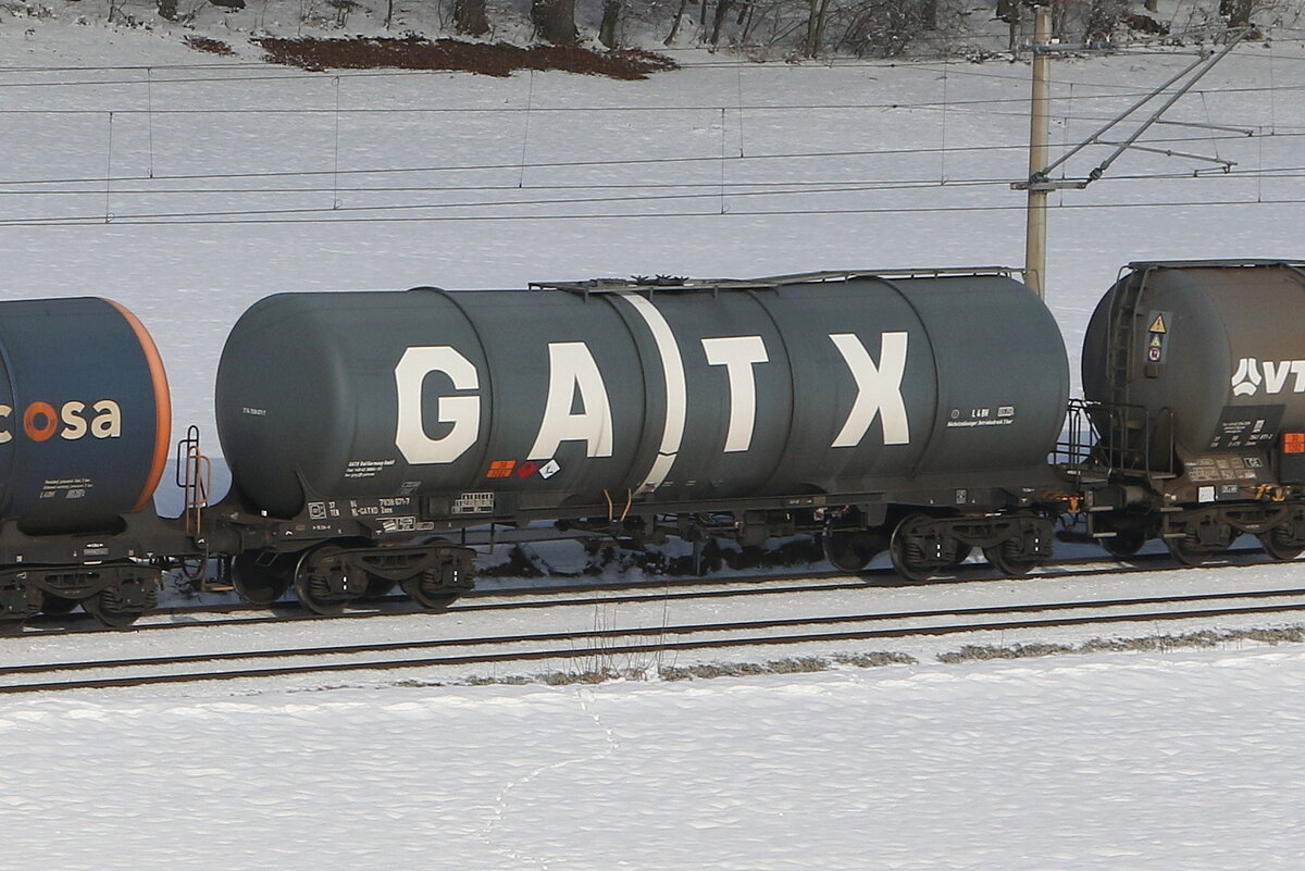 7838 671 (Zacns) von  GATX  am 13. Januar 2024 bei Axdorf.