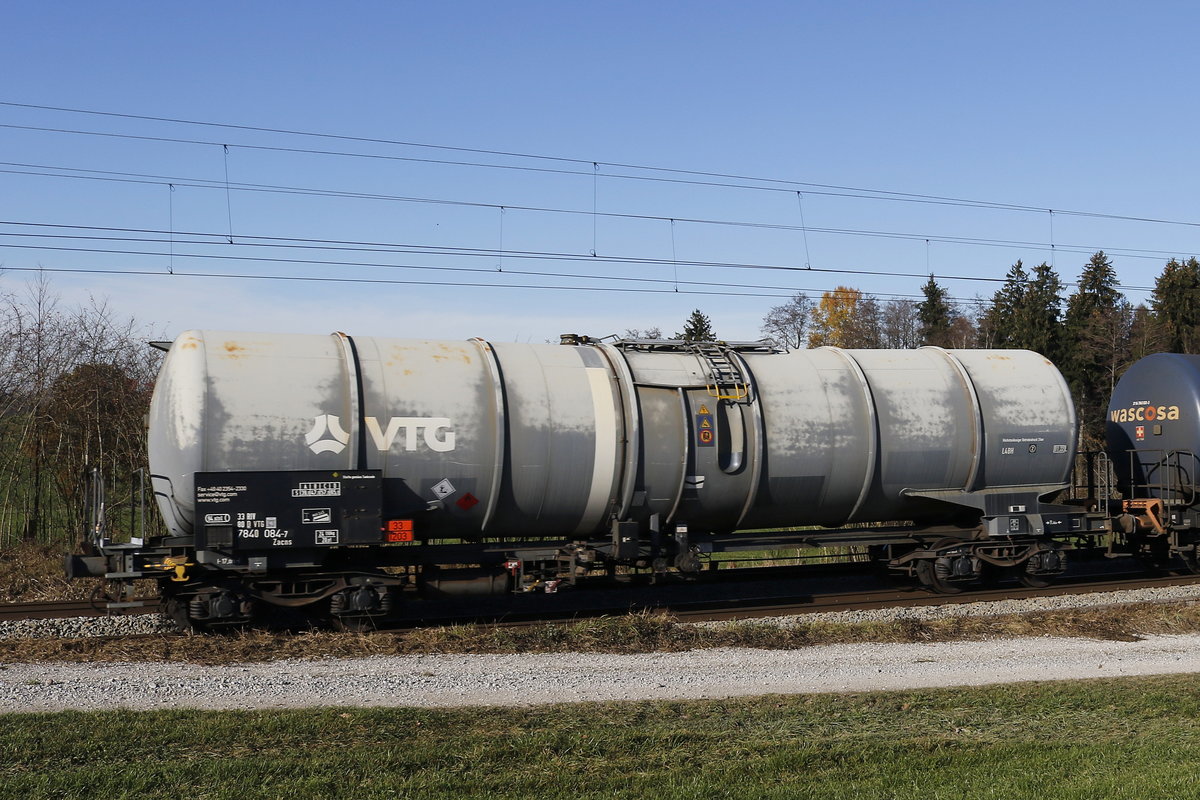 7840 084 (Zacns) von  VTG  am 10. November 2018 bei Grabensttt.