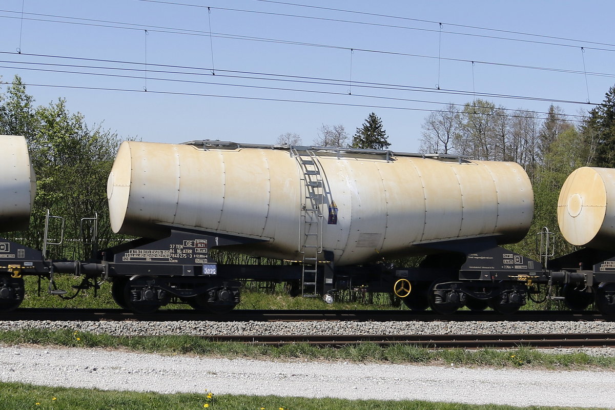 7840 275 (Zacns) von  Atir-Rail  am 21. April 2019 bei Grabensttt.