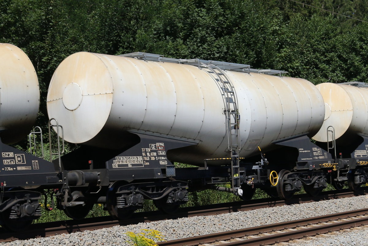 7840 300 (Zacns) von  Atir-Rail  am 18. August 2019 bei Grabensttt.